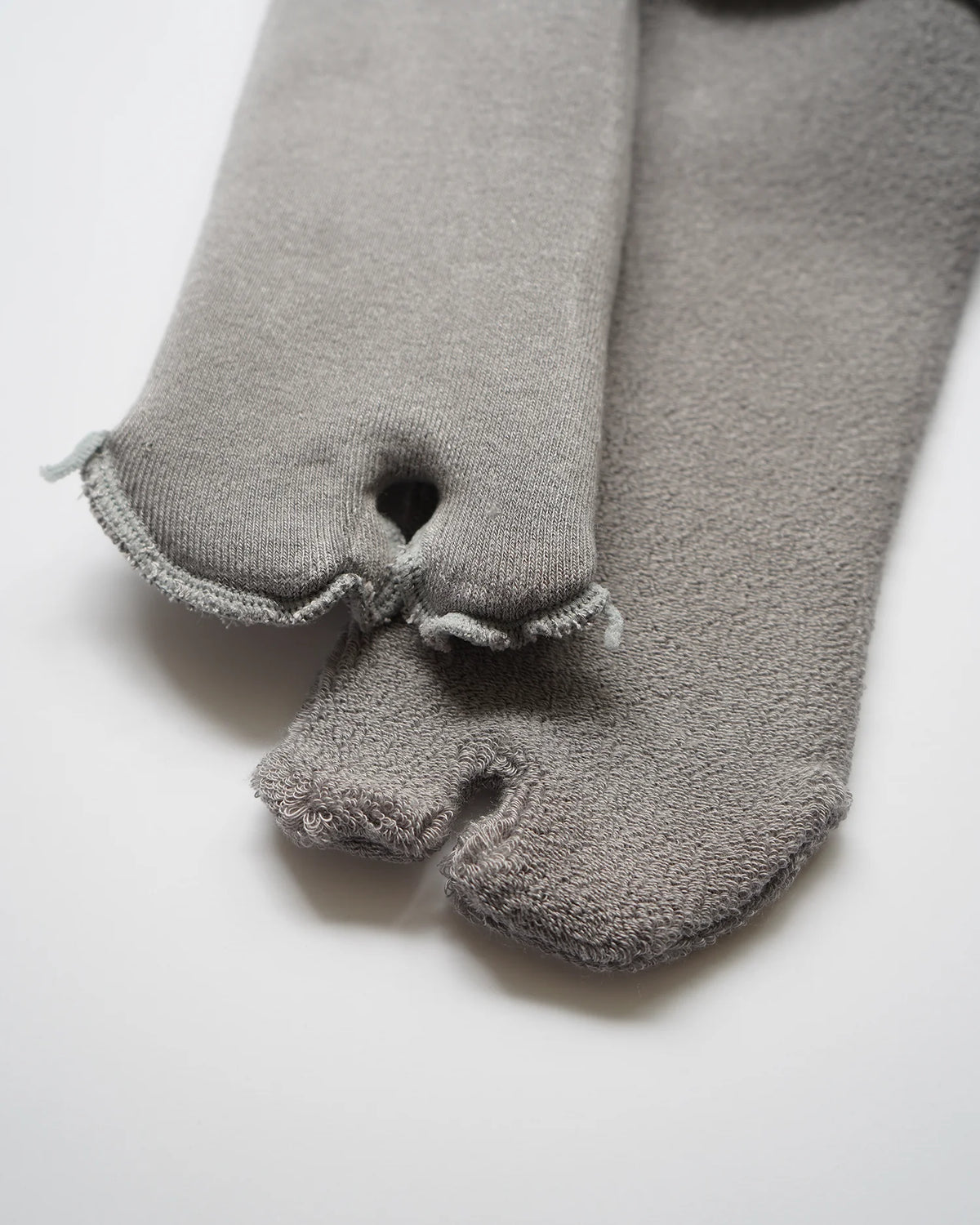 TREAT ME RIGHT  ROOM TABI SOCKS