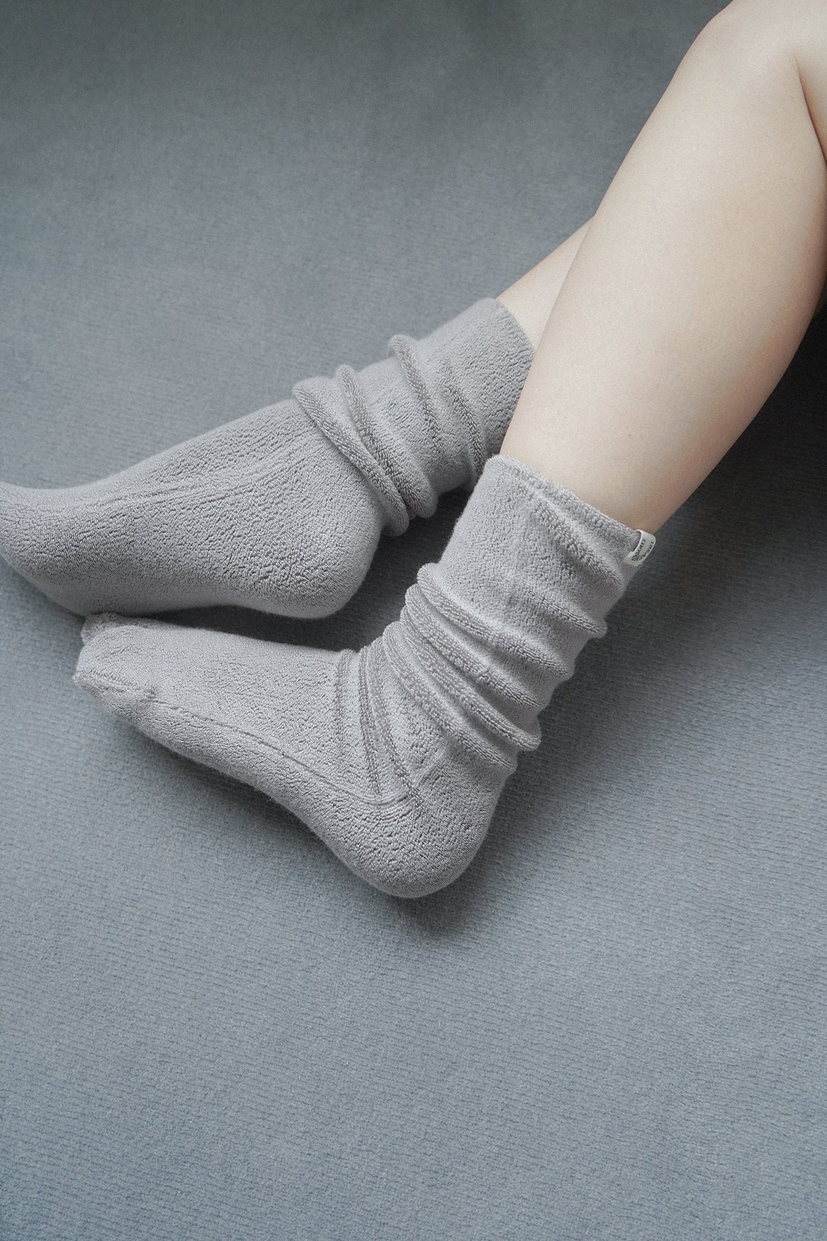 TREAT ME RIGHT  ROOM TABI SOCKS